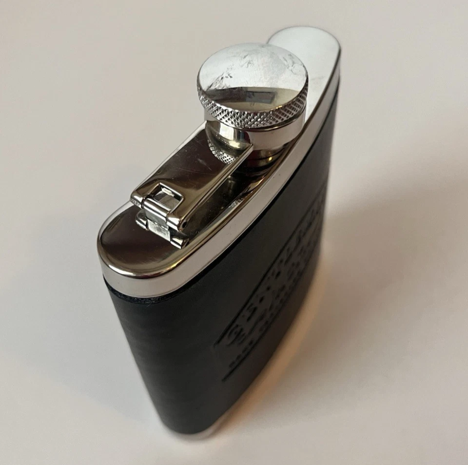 Frasco de whisky Gentleman Jack Tennessee bolsillo de cadera inoxidable 5 oz. Foto 3 de 4