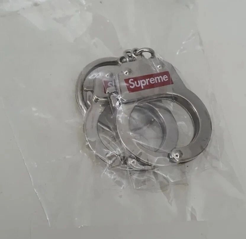 FW17 Supreme Menotte Métal Keychain Argent Keychain Boîte Logo Neuf Accessoire 