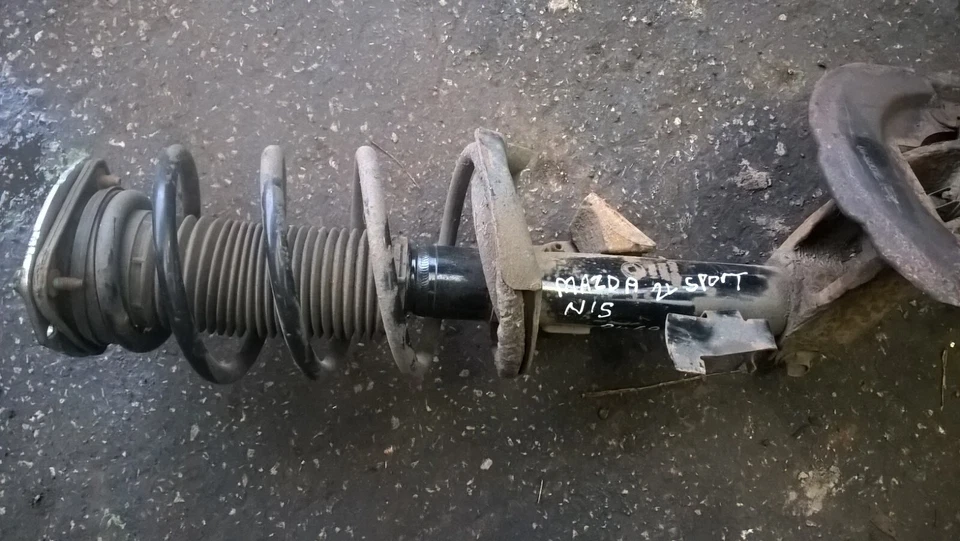 PUNTAL BUJE DE GASOLINA ORIGINAL MAZDA 3 SPORT 2003-2009 2007 2.0 GASOLINA N/S IZQUIERDO ~ Foto 3 de 4