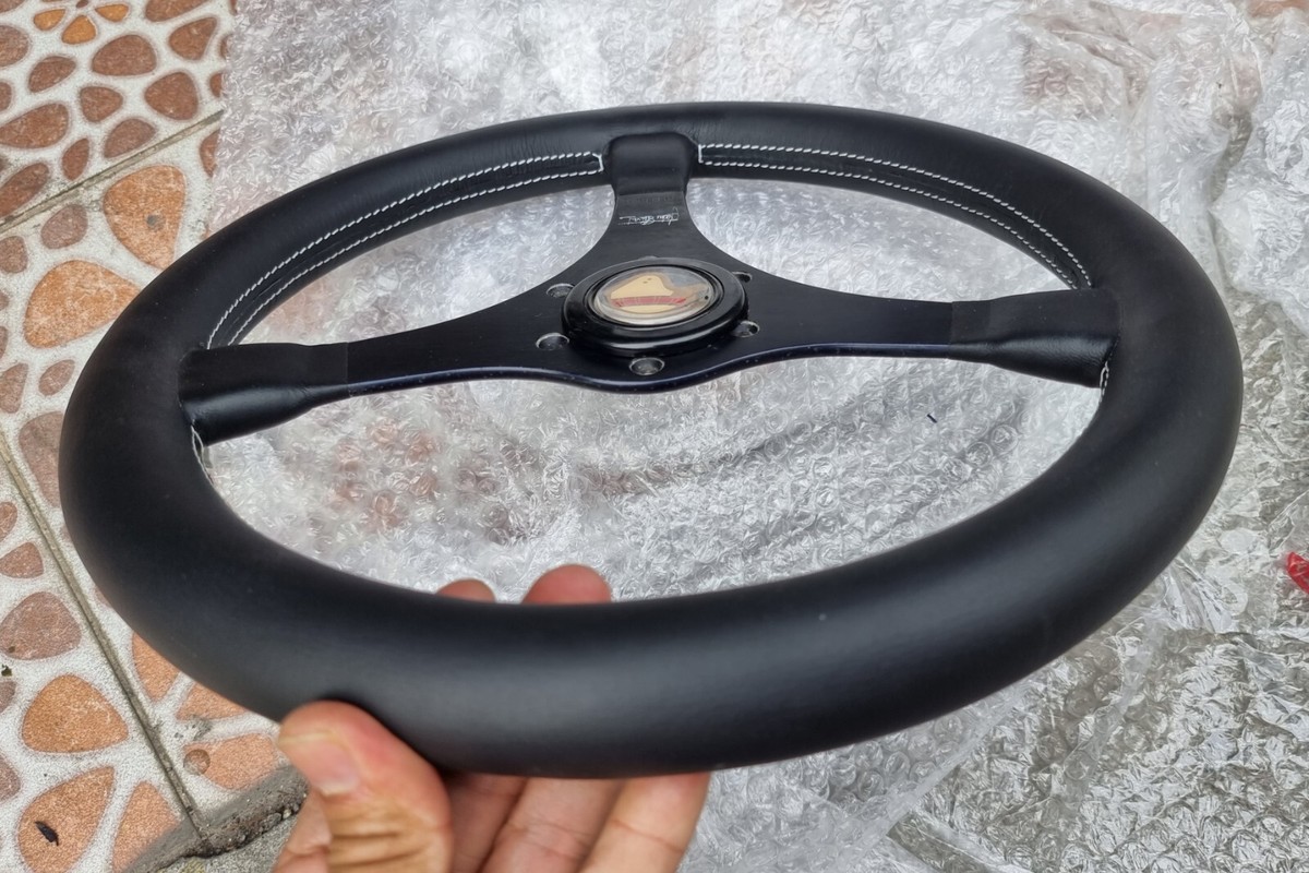 Rare vintage 1981 Jackie Stewart MOMO Signature Steering Wheel In