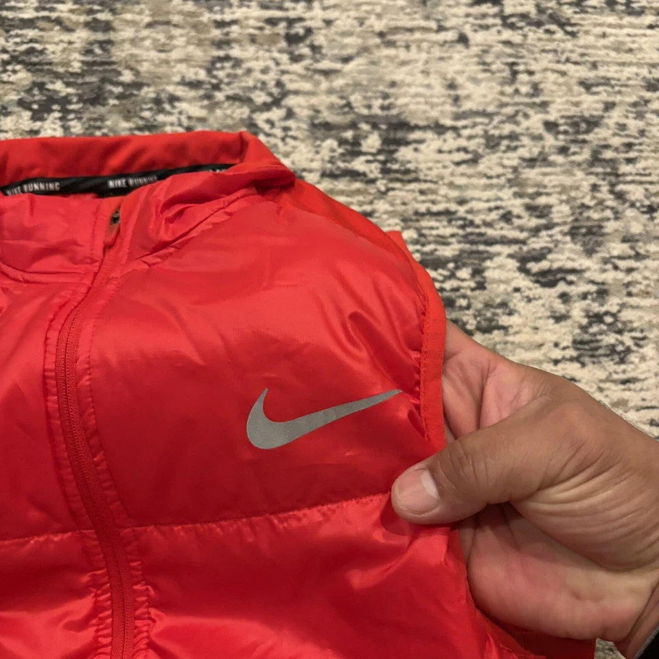 Nike Running Performance Polyfill Vest Gilet Men’s Small Light Wicking Insulated - Image 4 of 4