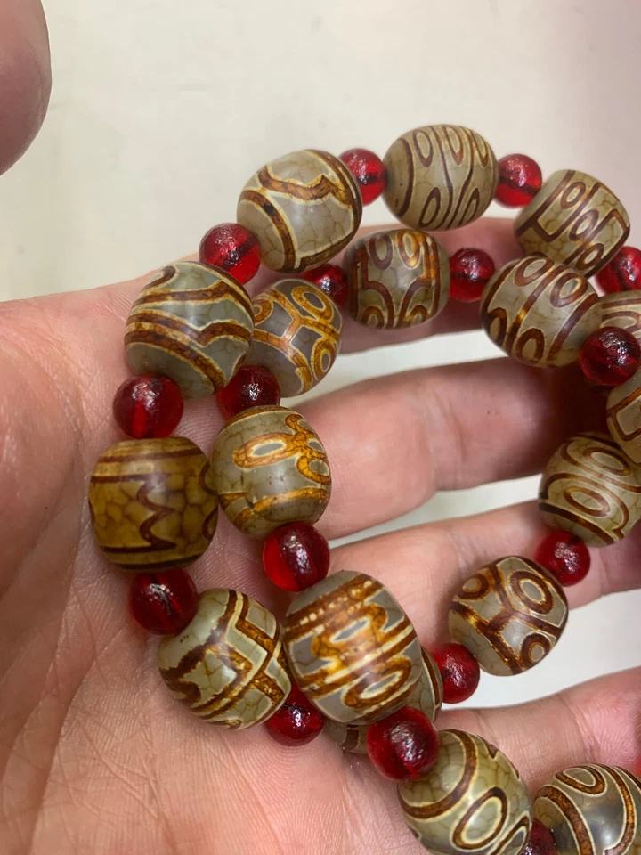 Два тибетских натуральных старых агатовых бусины дзи *1-9 глаз* с красными агатовыми бусинами браслеты - Изображение 4 из 4
