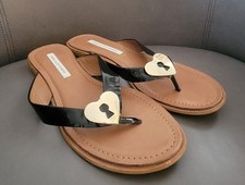 DIANE VON FURSTENBERG KYRA PATENT HEART LOCK FLAT THONG SANDAL SZ 9 M Ret $156