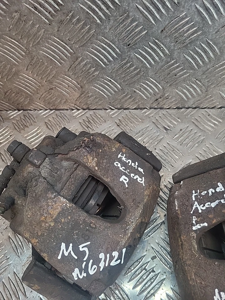 PINZA DELANTERA DERECHA + IZQUIERDA HONDA ACCORD 2.2cdti 2004 Foto 2 de 4