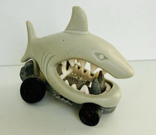1972 MATTEL HOT WHEELS ZOWEES GOIN’ FISHIN’ SHARK TOY CAR #4928 FISH