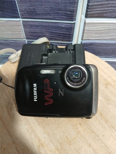 FUJIFILM Digital Camera Finepix Z33 WP 10.0MP Waterproof CCD Y2k Tested Working - Picture 2 of 9