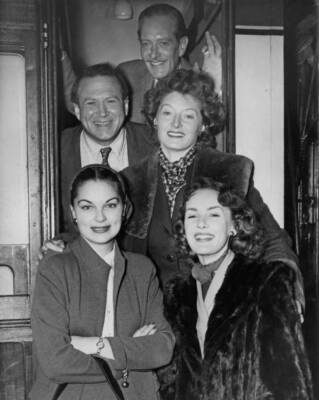 stars of Royal Command film 'Because You're Mine' leave St P - 1952 Old Photo 1