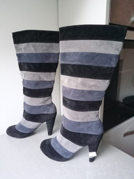 Nuevo! Botas de Caña Alta miMaO, Talla 39, Ante, Tacón 10 cm