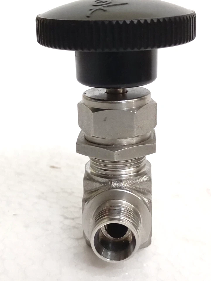Swagelok SS-1KS10MM 5000 PSI needle valve - Image 4 of 4