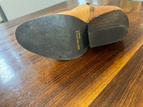 Very Volatile Women's Sz 9 Style Indy Camel Ankle Boots Wedge Zip Suede Leather - Picture 10 of 11