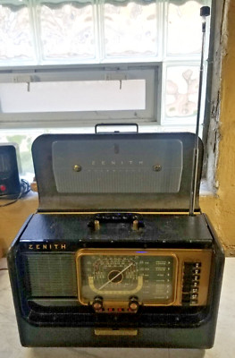 Vintage Zenith Model H-500 Trans-Oceanic Radio Powers On