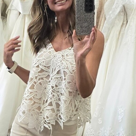 ALICE + OLIVIA SIZE M Sleeveless Lace Blouse