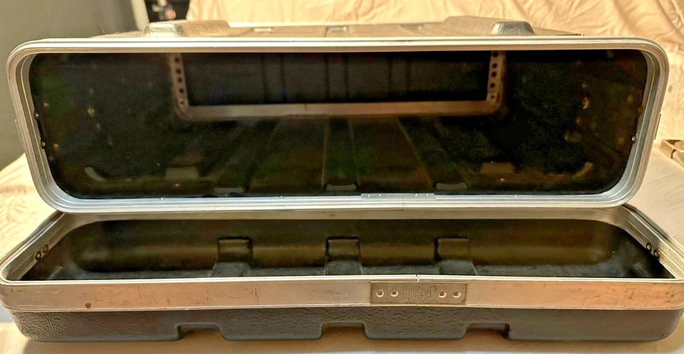 Estuche de viaje SKB 2U montaje en rack de audio 19" x 19” x 5” resistente estilo antiguo rotomolde Foto 3 de 4