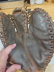 Spalding Model  159-T Vintage Trapper Model Glove
