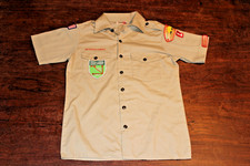 Boy Scouts of America BSA Men's Shirt Tan Small Sewn Patches Short Sleeve