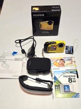 Fujifilm FinePix X Series XP70 16.4MP Digital Camera New Battery and Charger
