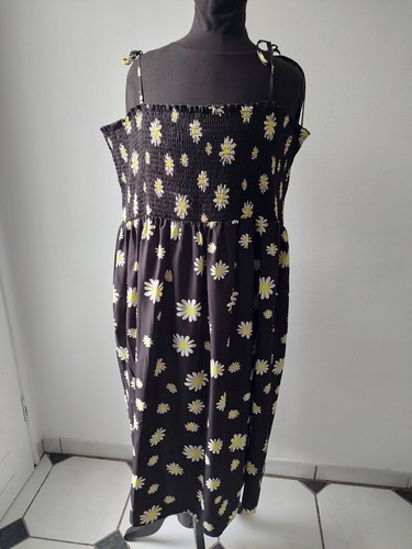 Robe Noire Fleurie Monoprix - Taille 44, Sans Manches, Style Évasé - Parfaite Pour L'Été !