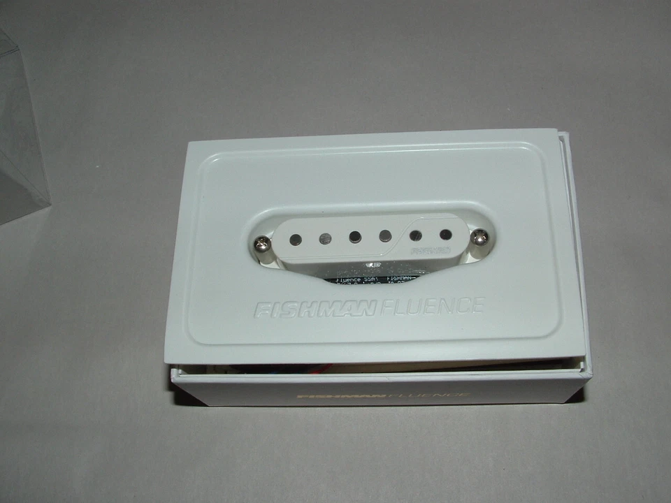 Pastilla deportiva Fishman Fluence PRF-SSS-BA1 6 de un solo ancho (blanca y negra) Foto 3 de 3