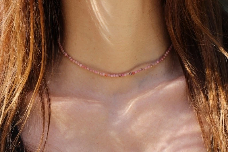 Hermosos collares hechos a mano con cuentas redondas facetadas de rodonita rosa 18"" Foto 3 de 4