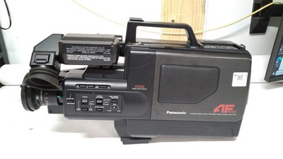 Panasonic AG-180 Pro Line VHS Camcorder AF Piezo Reporter Movie