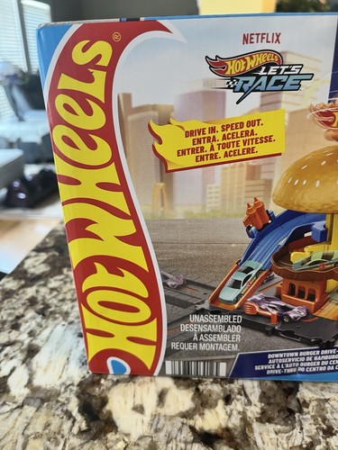 Hot Wheels City Downtown Burger Drive-Thru 2022 Mattel - BRAND NEW Die Cast Car - Picture 2 of 7