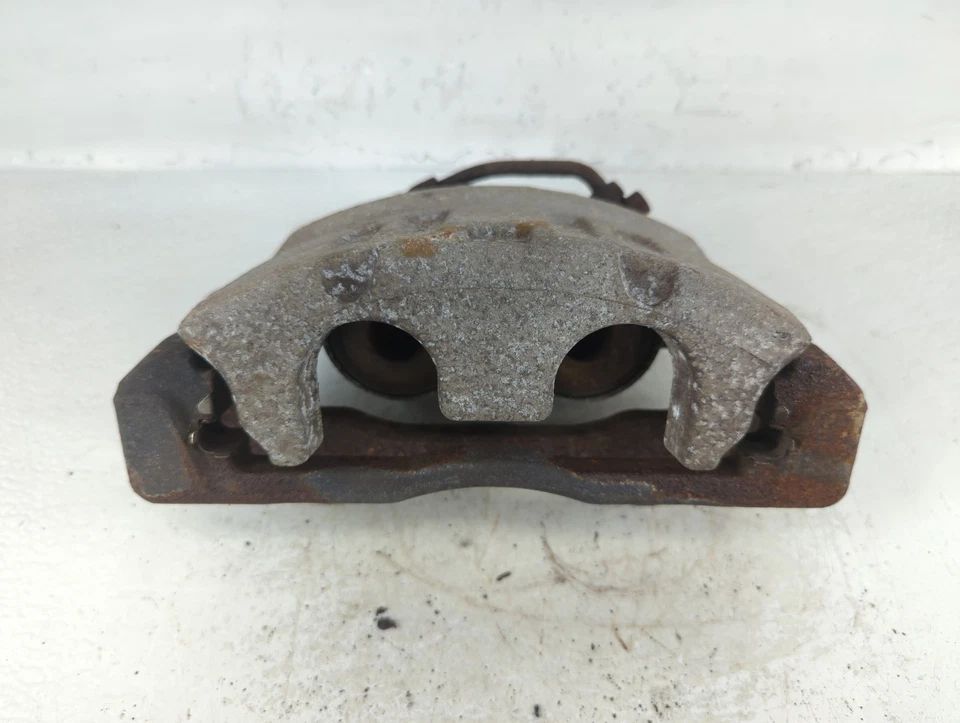 Pinza de freno derecha pasajero delantero Cadillac Sts 2005-2008 EMCLM Foto 2 de 4