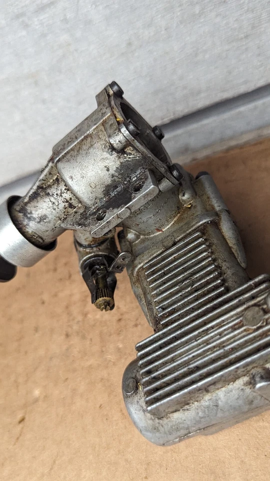 Vintage SUPER TIGRE .35 FOR PARTS OR DISPLAY VINTAGE RC CAR AIRPLANE ENGINE - Image 4 of 4