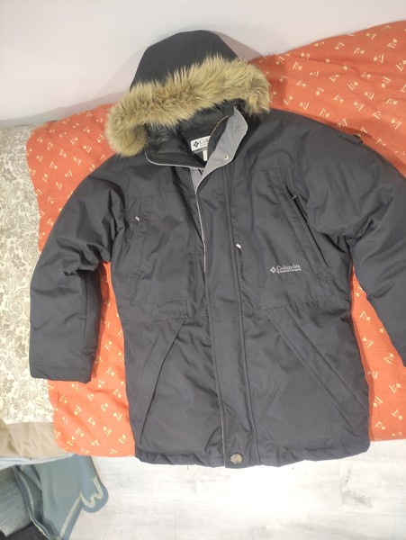 parka negra de plumas Columbia