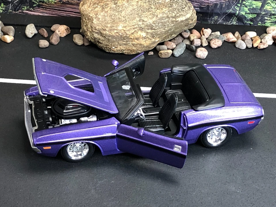 1:24 Diecast Car MAISTO PURPLE 1970 DODGE CHALLENGER R/T No Box - Image 3 of 4