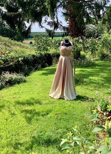 Vintage 1940/50s Oyster Peach Satin Beaded Ball/Evening Gown. - Picture 3 of 19