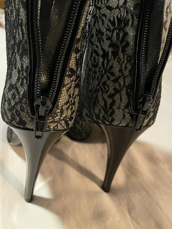 $890 Bottega Veneta Lace Ankle Boots Booties Patent Trim & Heels Black 38.5 - Image 4 of 4