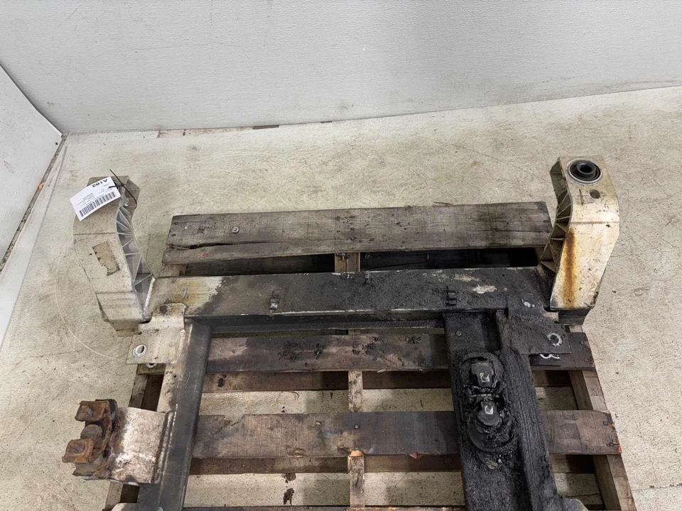 Chevy Impala 2006-2011 3,5 L motor delantero subchasis travesaño cuna OEM Foto 2 de 4