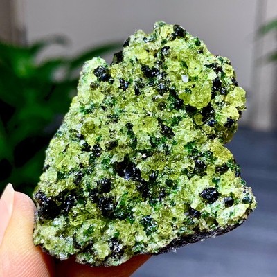 71G Natural Olivine Rock Specimen Deposits On Lava Stone Peridot Black