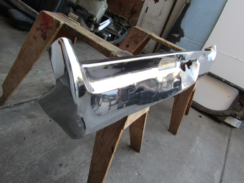 Parachoques trasero Oldsmobile Dynamic 88 1964 Foto 2 de 4