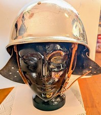 Historischer Feuerwehrhelm Silber-Optik mit Kinnriemen & Nackenschutz aus Leder