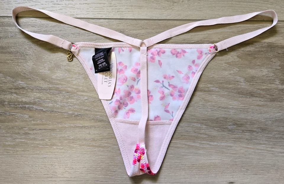 全新带标签 复古 Victoria's Secret 均码 性感 丝绸 光滑吊饰 V 字带内裤 — 第 2/3 张图片