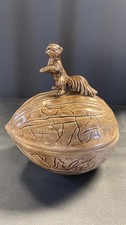 Ancien bibelot bonbon écureuil céramique Hollande sur noix 6"