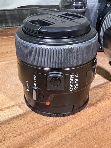Sony Alpha DSLR-A100 Digital SLR Camera Kit 18-200 50 2.8 Macro - Picture 4 of 19