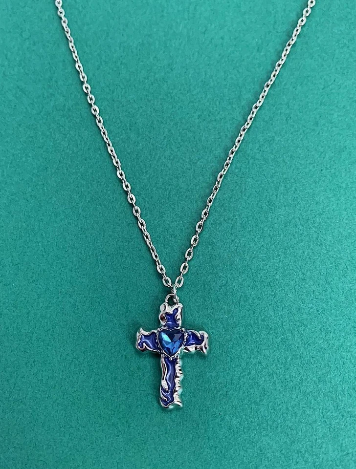 Collar Colgante Cruz Corazón Azul - Gótico Y2K Streetwear Cadena Plata Joyería Foto 2 de 4