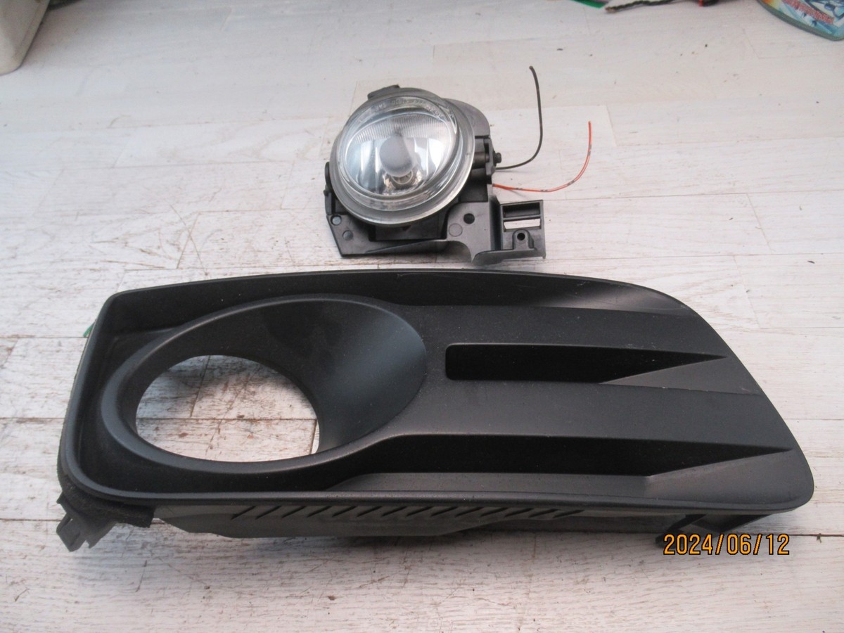 2007-2009 Mazda CX7 CX-7 Fog Light RH Passenger side OEM And Bezel