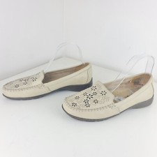 Mystique Women Leather Loafers Slip-On Flats Beige Size 9W