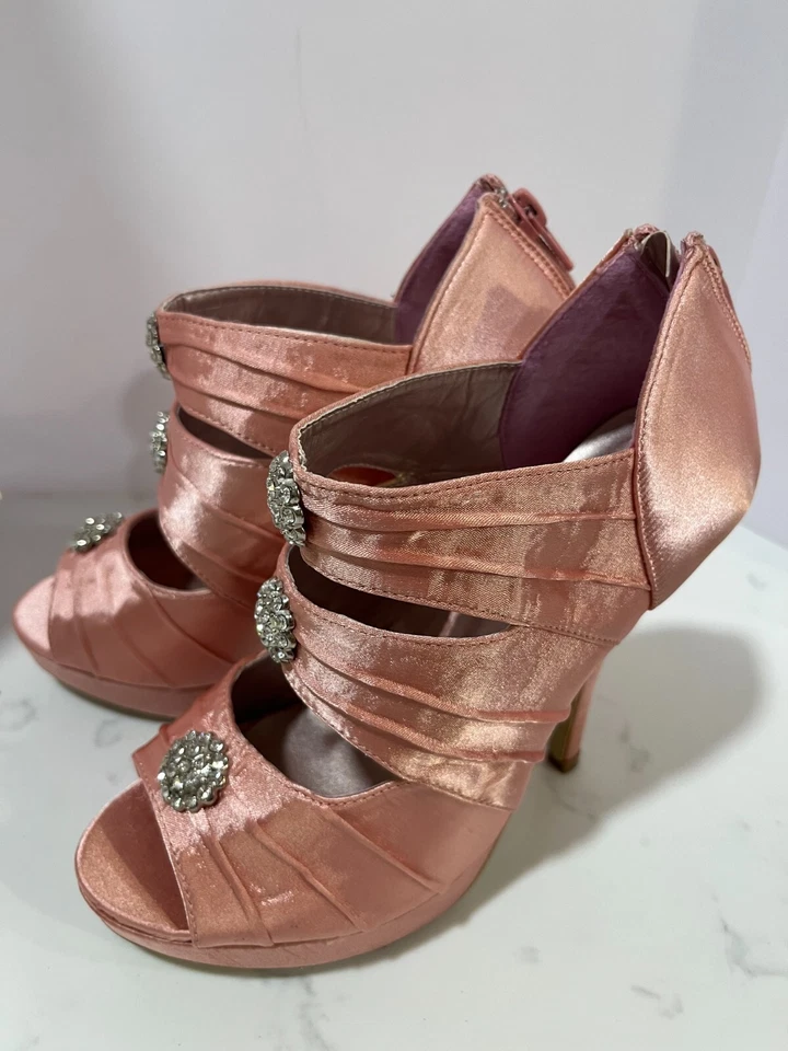 LILIANA Pink Peep Toe High Heel Shoes Zip Up Back W/Silver Medallions Women Sz.6 - Image 2 of 4