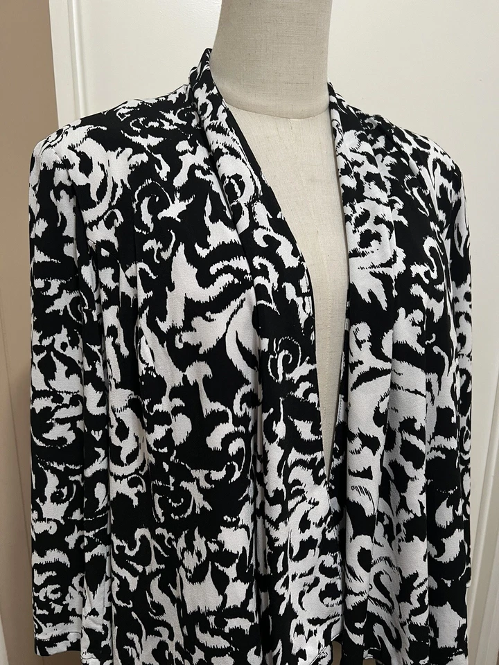 Alberto Makali 女式垂褶开襟开衫黑色和白色 3/4 袖 L — 第 2/4 张图片