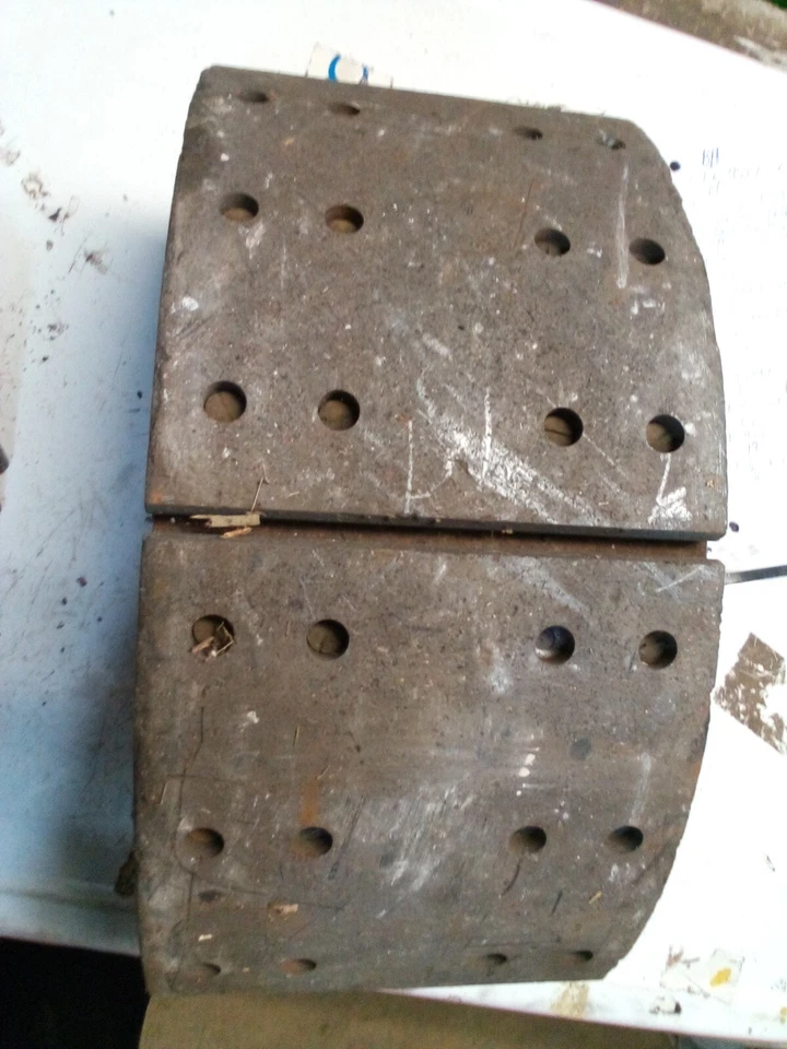 Núcleos de zapata de freno de aire fundido Rockwell de 18" para Mack 60.000 lb estilo antiguo SOLO NÚCLEO Foto 2 de 2