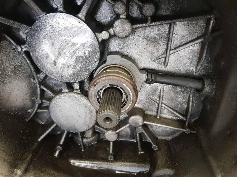 2006-2013 MK2 VOLVO C70 GEARBOX 2.4 DIESEL D5244T13 6 SPEED MANUAL 766R-7002-AA - Image 3 of 4