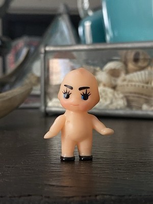 Mini Kewpie Style Figur - mit Augenbrauen - ca. 3 cm groß