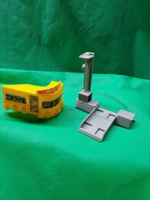 2 X Hot Wheels Super Ultimate Garage Replacement Parts Elevator + Diner House