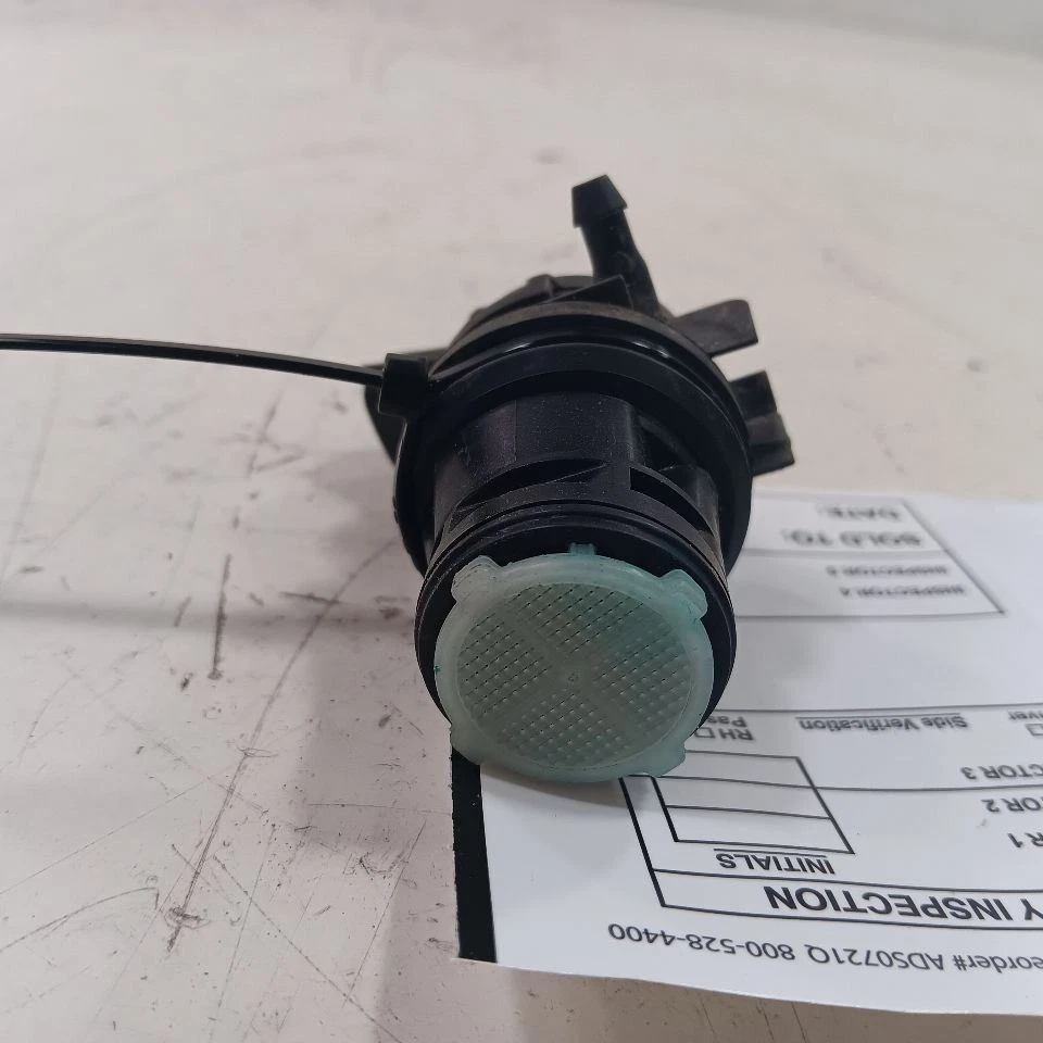 Toyota Prius C Lavadora Parabrisas Líquido Depósito Motor Bomba Eléctrica 2017  Foto 3 de 4