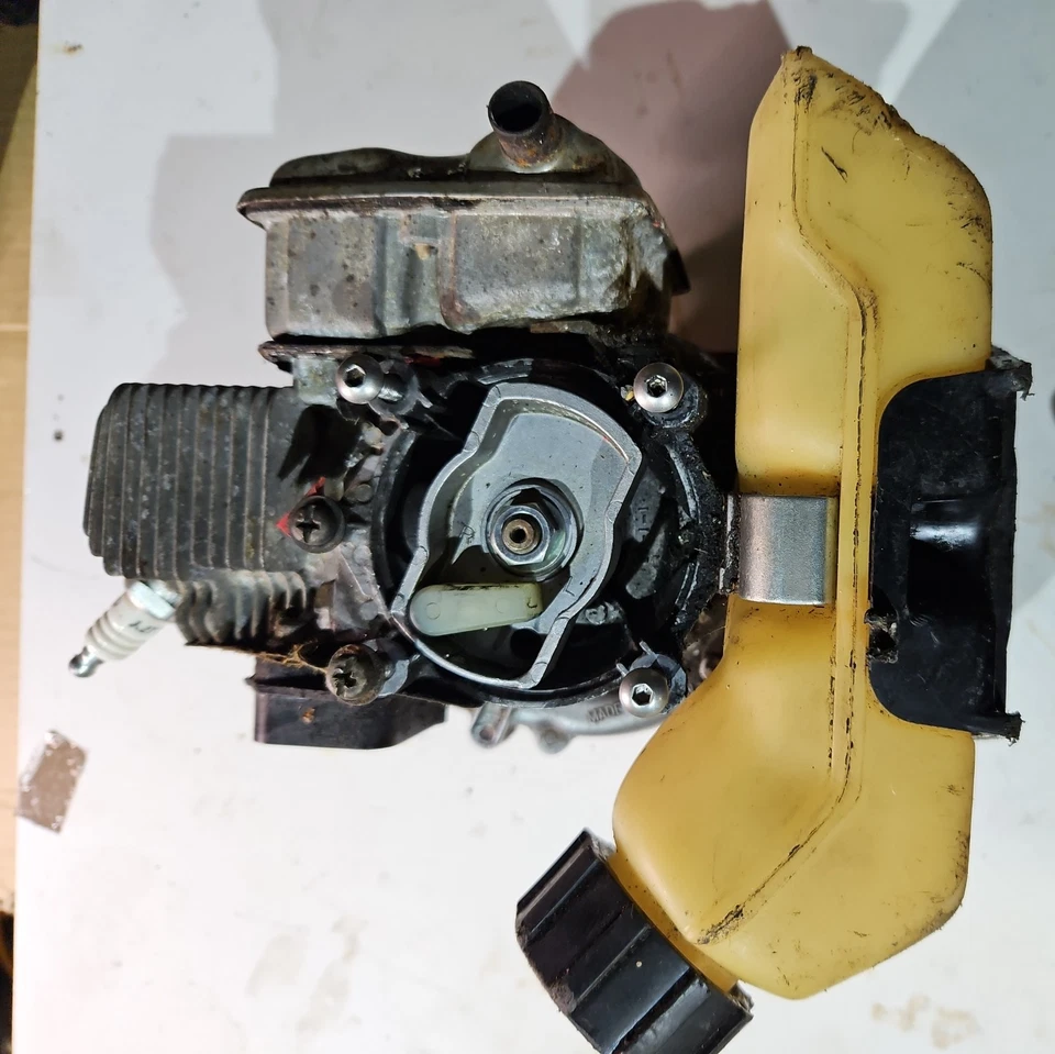 Kawasaki TG24 Strimmer - BREAKING FOR PARTS. - Image 2 of 4