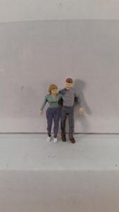 Arttista S Scale Figure 750 - Couple Walking - People - Model Trains - New 835846000286 | eBay